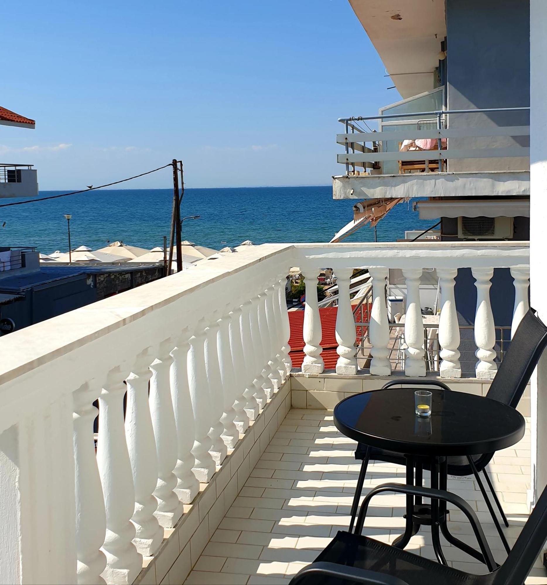 Eantos Studios And Suites Peraia  Exterior photo
